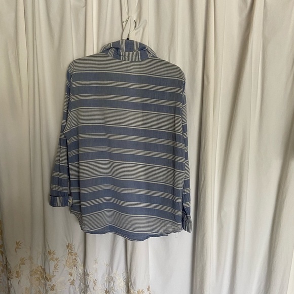 WOMEN Sz-L From Lili’s Closet- Button-Up Long Sleeves Top- Super Soft & Light - Picture 5 of 13